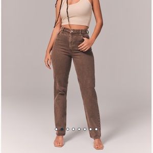 NWT- Abercrombie Curve Love Ultra High Rise 90s Straight Jean (25 Short)